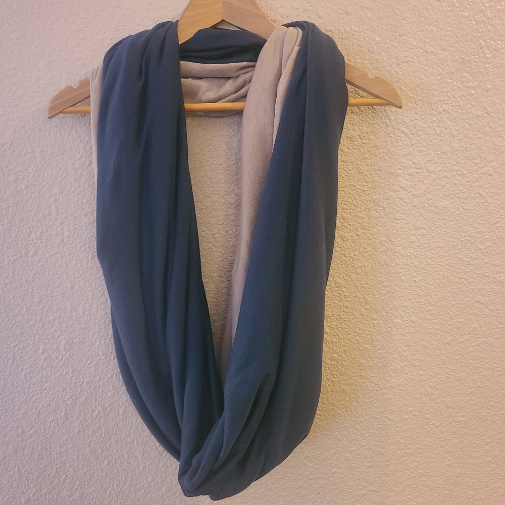 ✨️FLASH SALE✨️Infinity Scarf - Picture 2 of 4
